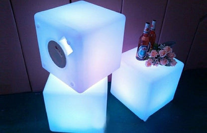 光るスツール LED 椅子 キューブ 充電式 リモコン操作 【リモコンには単4電池2本が必要です】 40x40x40cm