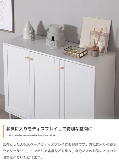 2枚扉キャビネット 框デザイン 幅80cm 可動棚 ゴールド取っ手 コード穴付き